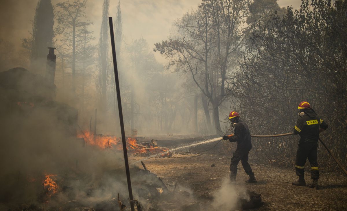 Pompierii români i-au ajutat pe cei francezi să lichideze un incendiu de vegetație dintr-o zonă turistică