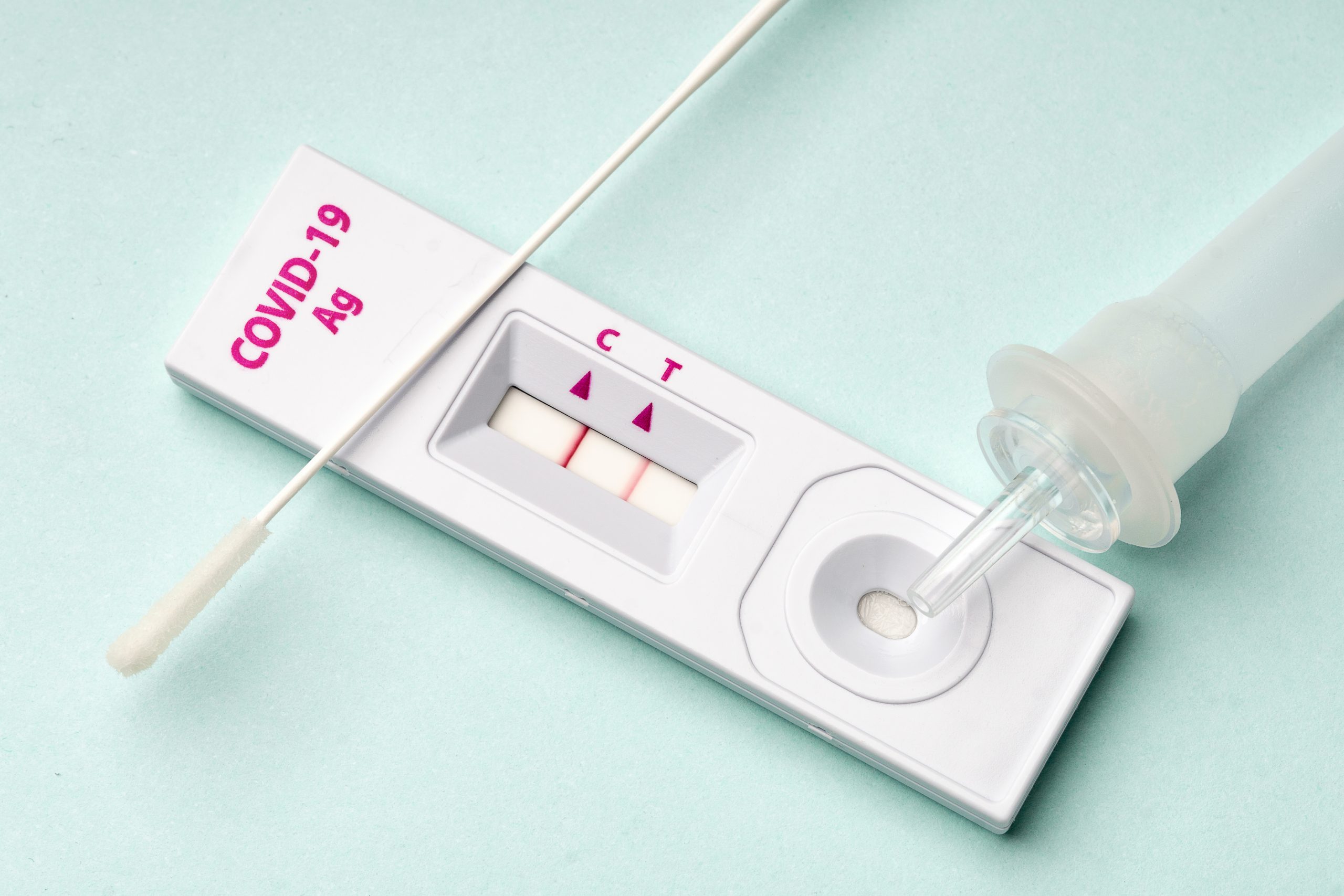 Искусственный тест. Test antigenique. Экспресс-тест на Covid-19. Covid 19 positive Test. Rapid Test Result.