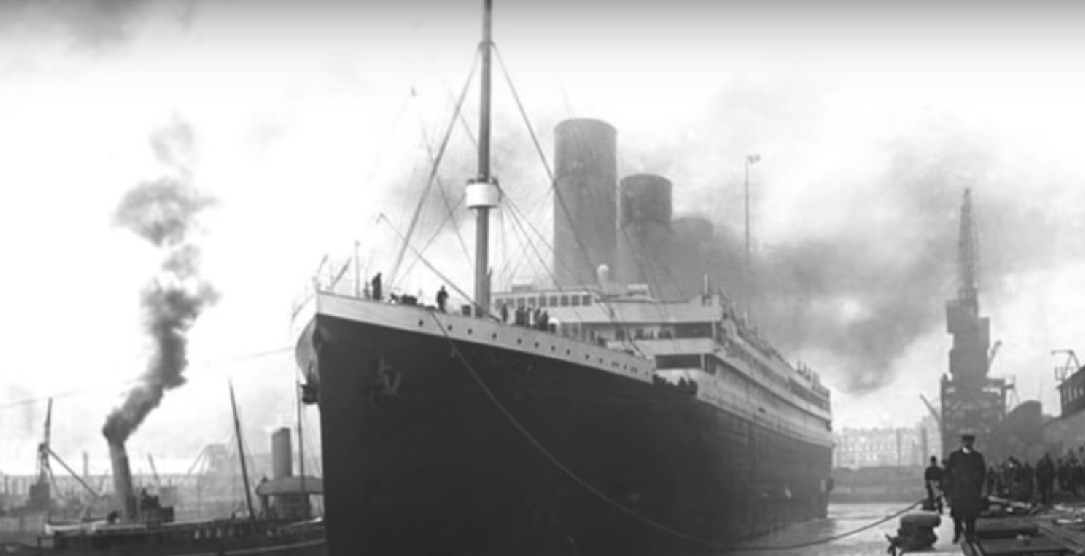 Newsweek: Ziarul care anunța tragedia Titanicului, găsit într-un dulap după 112 ani. Poza ce îți frânge inima