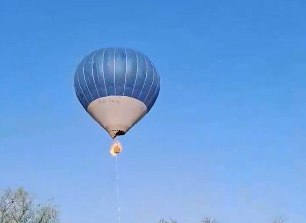 Un balon din Coreea de Nord plin cu deșeuri a aterizat la sediul președinției sud-coreene. Cum a reacționat Seulul