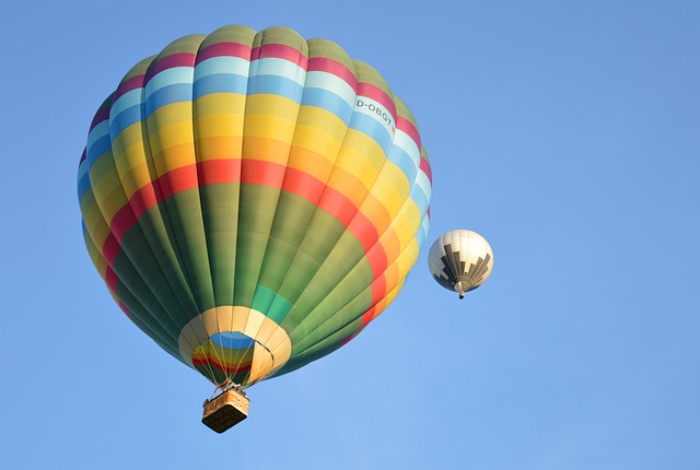 Cappadocia la doar câțiva kilometri de București. Zborul cu balonul care cucerește România