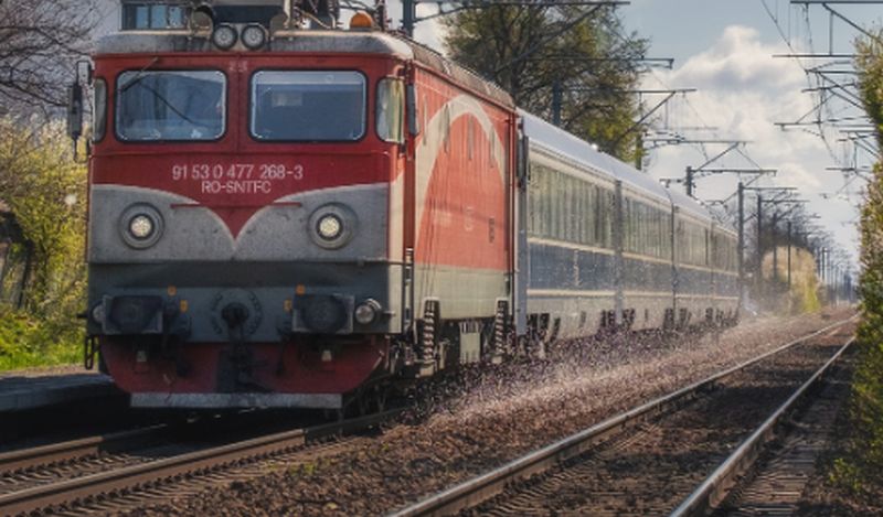 Un tren care circulă pe ruta Piteşti-Bucureşti Nord a ajuns la destinaţie cu o întârziere de 310 minute / CFR: Trenul a staţionat 191 de minute până a ajuns o locomotivă de ajutor