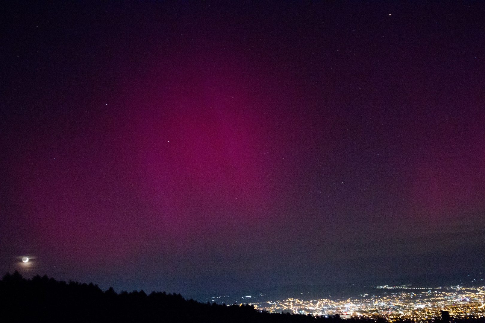 Aurora boreală, vizibilă pe cerul României, în această noapte. Cum de are loc acest fenomen și ce ne recomandă specialiștii