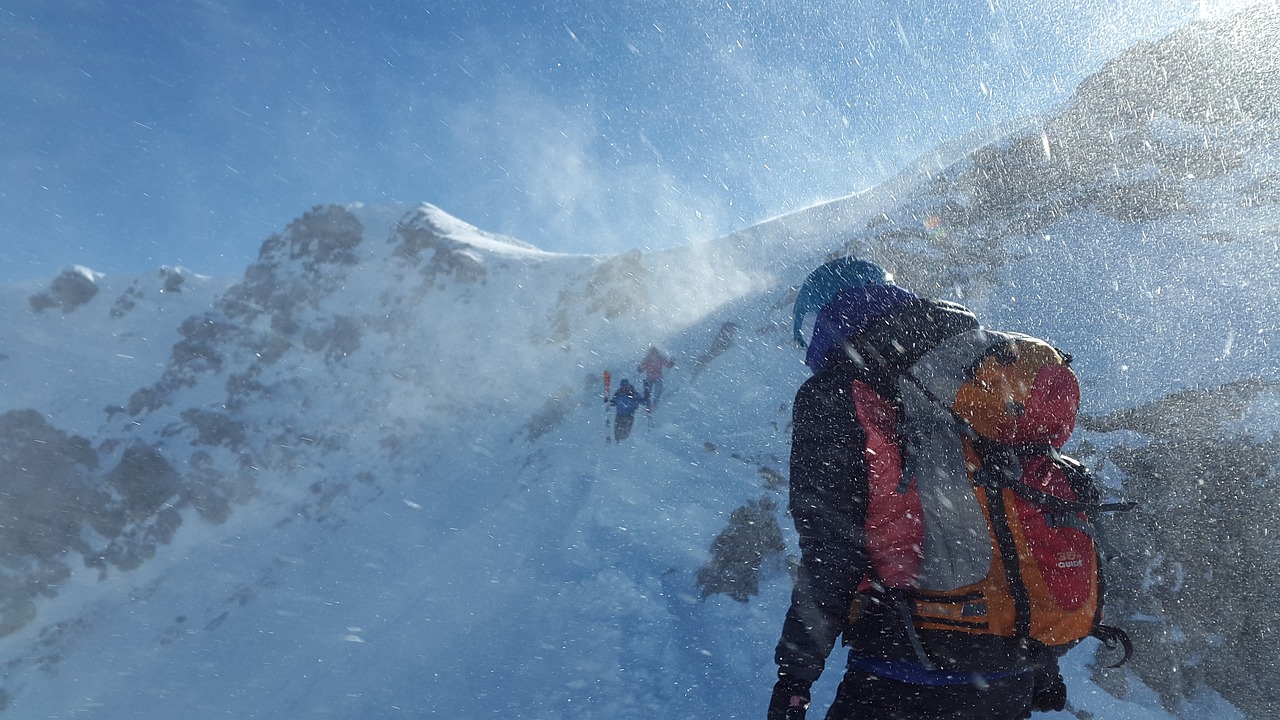 Care este cel mai înalt vârf muntos din lume? Pe primul loc nu ar fi vârful Everest